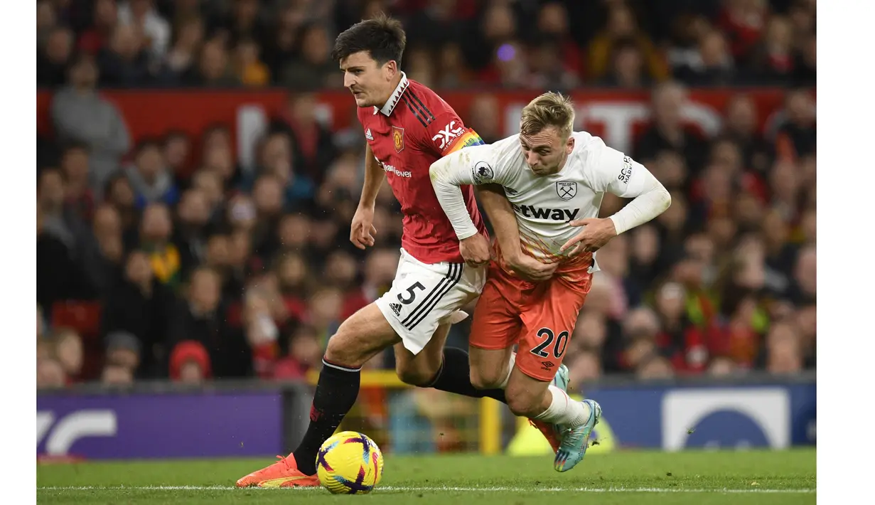 Permainan bagus dari Maguire saat bertemu West Ham memungkinkan dirinya untuk menjadi pilihan utama Erik Ten Hag kedepan sebelum Piala Dunia 2022 dimulai. (AFP/Oli Scarff)