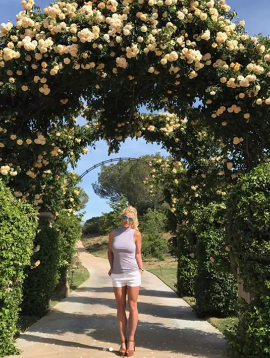 Bukan hanya untuk perawatan, namun Britney juga rela menghabiskan uang hingga ratusan juta untuk anjing-anjing peliharaannya. Sepanjang tahun lalu, senilai Rp 396 juta dihabiskan oleh Britney. (Instagram/Britneyspears)(Instagram/Britneyspears)