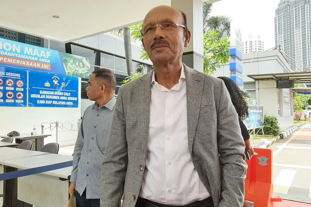Pengacara tersangka kasus korupsi PT Asuransi Jiwasraya Benny Tjokrosaputro, Muchtar Arifin melaporkan Direktur Jiwasraya, Hexana Tri Sasongko ke Polda Metro Jaya.