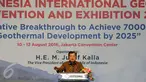 Wakil Presiden RI, Jusuf Kalla memberi sambutan pembuka The 4 Indonesia International Geothermal Convension and Exhibition 2016 di Jakarta, Rabu (10/8). Konferensi membahas peningkatan pemanfaatan panas bumi di Indonesia. (Liputan6.com/Helmi Fithriansyah)