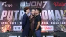 Presiden Byon, Yoshua Marcellos Muliardo (tengah) bersama petarung yang akan bertanding di laga utama Byon Combat Showbiz Vol.7, Putra Abdullah (kiri) dan Ronal Siahaan saat menghadiri Press Conference Pertama Byon Combat Showbiz Vol.7 di SCTV Tower, Jakarta, Kamis (12/3/2026). (Bola.com/M Iqbal Ichsan)