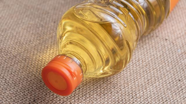 Jangan Tertipu! Ini Cara Sederhana Membedakan Minyak Goreng Asli vs Daur Ulang  Cover