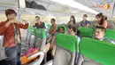 Untuk menggelar fashion show di pesawat perlu persiapan matang. Jauh sebelum pelaksanaan hingga menjelang penerbangan, Ika Puspitarini dan tim Citilink mempersiapkan segalanya berjalan lancar. (Liputan6.com/Danu Baharuddin)