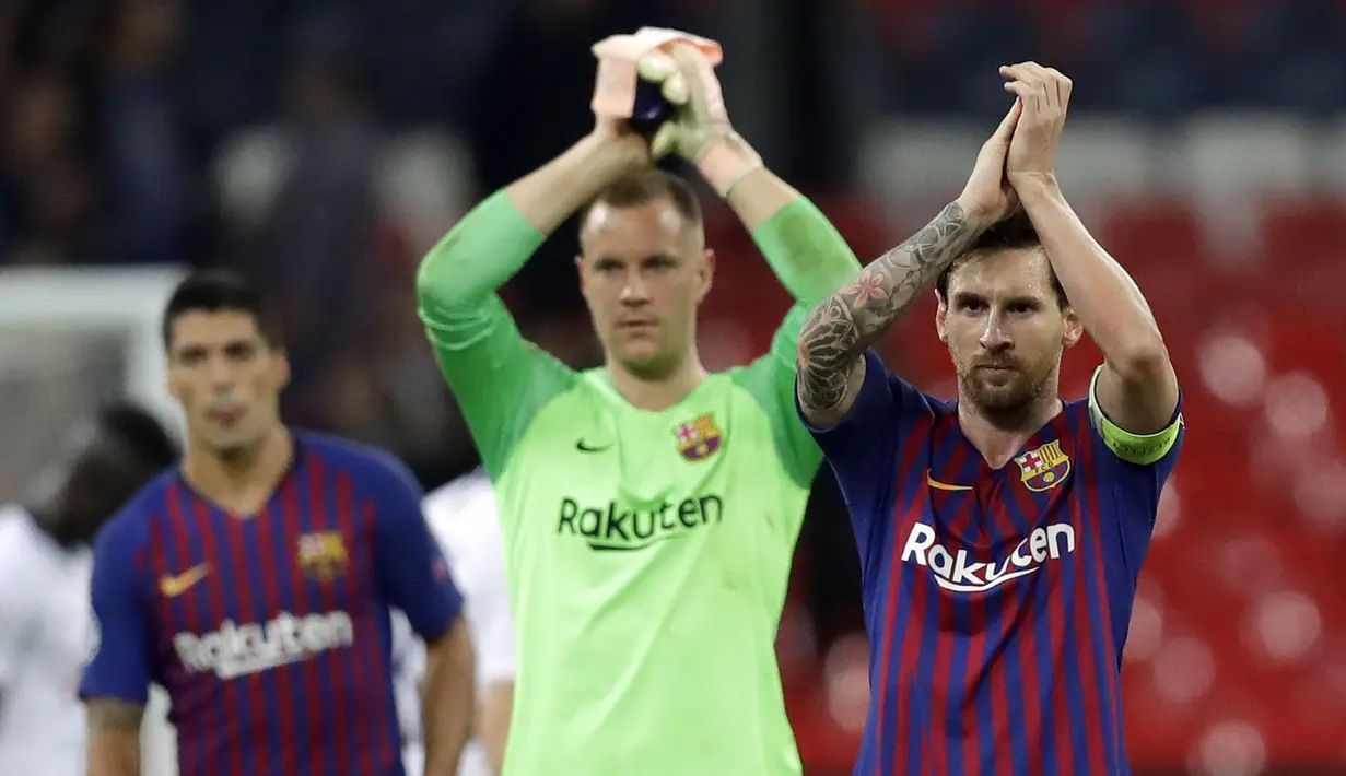 Striker Barcelona, Lionel Messi, merayakan kemenangan atas Tottenham Hotspur pada laga Liga Champions di Stadion Wembley, Rabu (3/10/2018).  Barcelona menang 4-2 atas Tottenham Hotspur. (AP/Kirsty Wigglesworth)