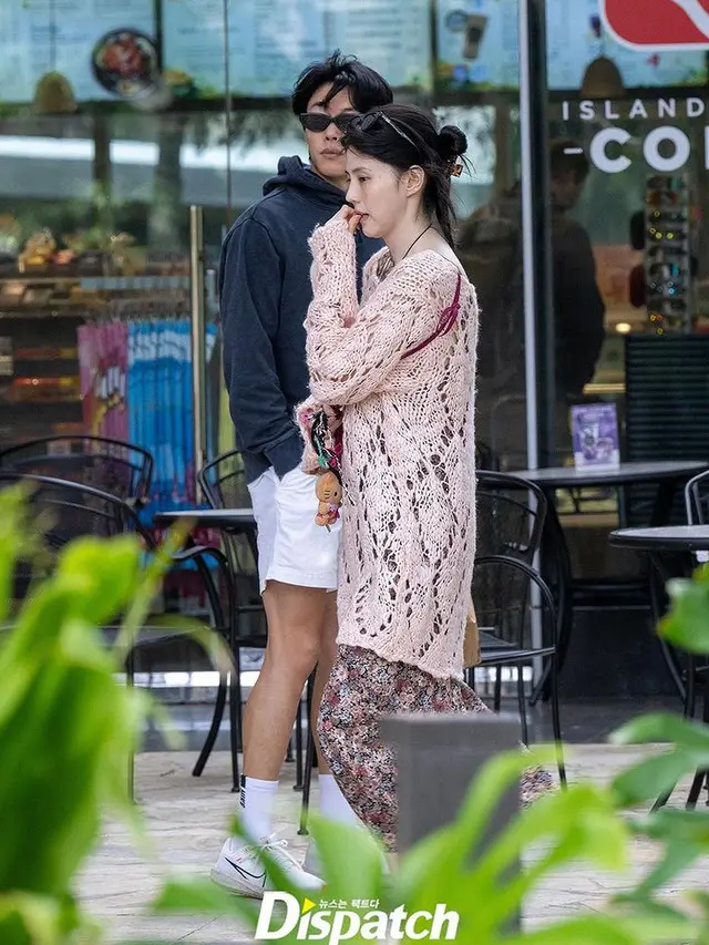 Han So Hee Terciduk Dispatch di Hawaii Bareng Ryu Jun Yeol [@koreadispatch]