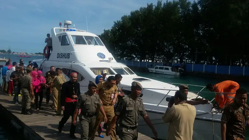 Gubernur DKI Jakarta Basuki Tjahaja Purnama atau Ahok meresmikan RPTRA di Pulau Pramuka