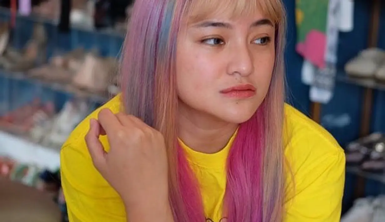 Bukan karena ia obesitas ataupun stres melainkan karena totalitasnya dalam berperan. Ya. Marshanda didapuk dalam sebuah film berjudul GENDUT SIAPA TAKUT? (instagram.com/marshanda99)