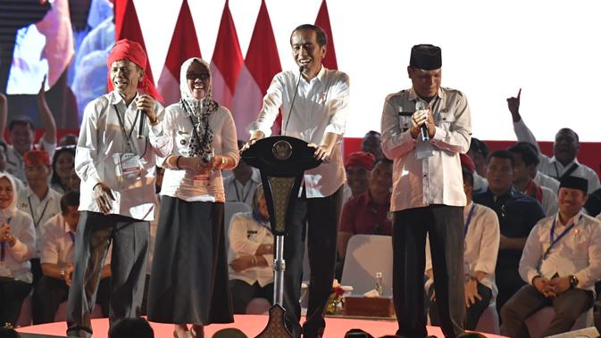 Presiden Joko Widodo memberikan arahan dalam Silaturahmi Nasional Pemerintahan Desa se-Indonesia di Jakarta, Rabu (10/4/2019).