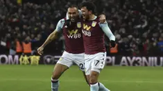 Gelandang Aston Villa, Trezeguet (kanan) berselebrasi dengan rekannya Ahmed Elmohamady setelah mencetak gol ke gawang Leicester City pada semifinal Piala Liga Inggris di Villa Park, Birmingham (28/1/2020). Trezeguet mencetak gol di menit ke-90 dan mengantar Villa menang 2-1 atas Leicester. (AP Photo