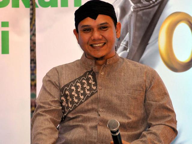 Fadly Padi Bawakan Lagu Religi Bernuansa Rock Showbiz Liputan6 Com Download lagu selimut putih fadly mp3 secara gratis di stafaband, planetlagu, metrolagu, bursalagu. fadly padi bawakan lagu religi