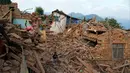 Jumlah korban jiwa akibat gempa tersebut dinilai cukup tinggi meski kekuatan gempa tidak begitu besar. (AP Photo/Niranjan Shrestha)
