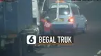 Baru-baru ini beredar video kawanan begal melakukan aksinya di jalan tol. Sopir Truk menjadi korbannya. Tetapi polisi sudah menangkap beberapa pelaku begal.