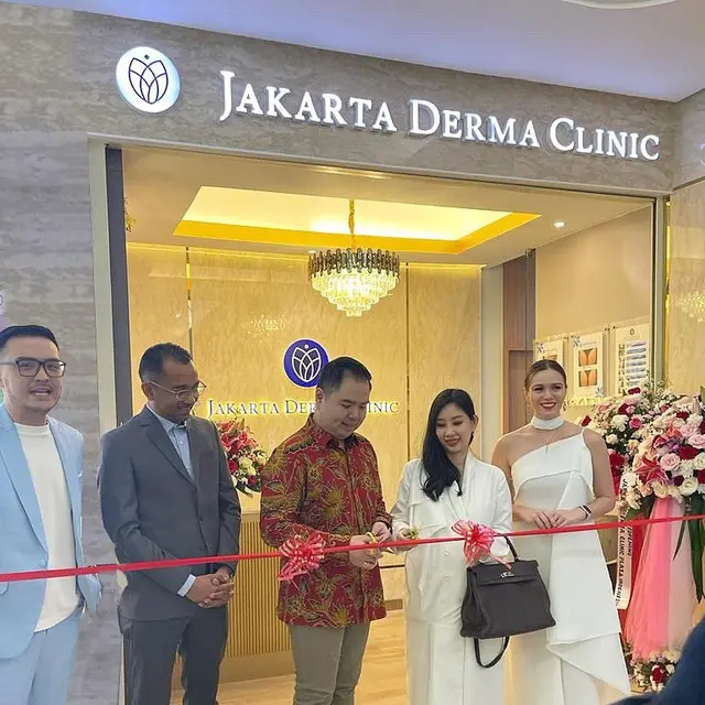 Suasana pembukaan ulang Jakarta Derma Clinic di Plaza Indonesia Jakarta, 20 Februari 2023. (Foto: Dok. Instagram @dr.ronaldyulianto)