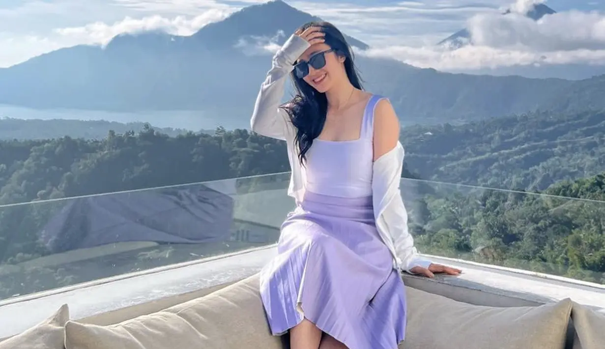 Inner seperti tanktop bisa dipadukan dengan berbagai outer dan bawahan.