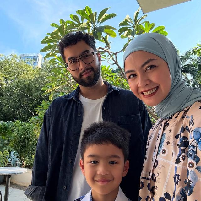 Revalina S Temat dan Rajendra