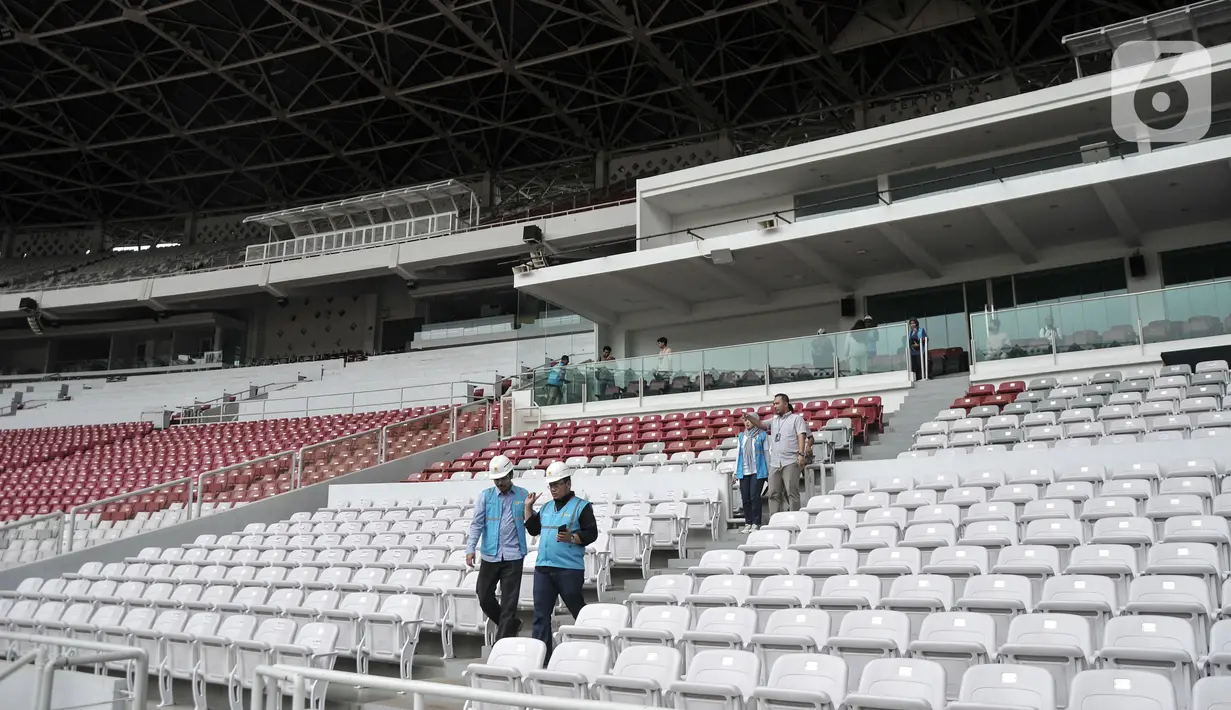 Petugas PLN Unit Induk Distribusi Jakarta Raya saat mengecek ketersediaan listrik di Stadion Utama Gelora Bung Karno, Senayan, Jakarta Pusat, Kamis (12/1/2023). Jelang perhelatan Piala Dunia U-20 di Indonesia yang diikuti 24 negara, PLN Unit Induk Distribusi (UID)