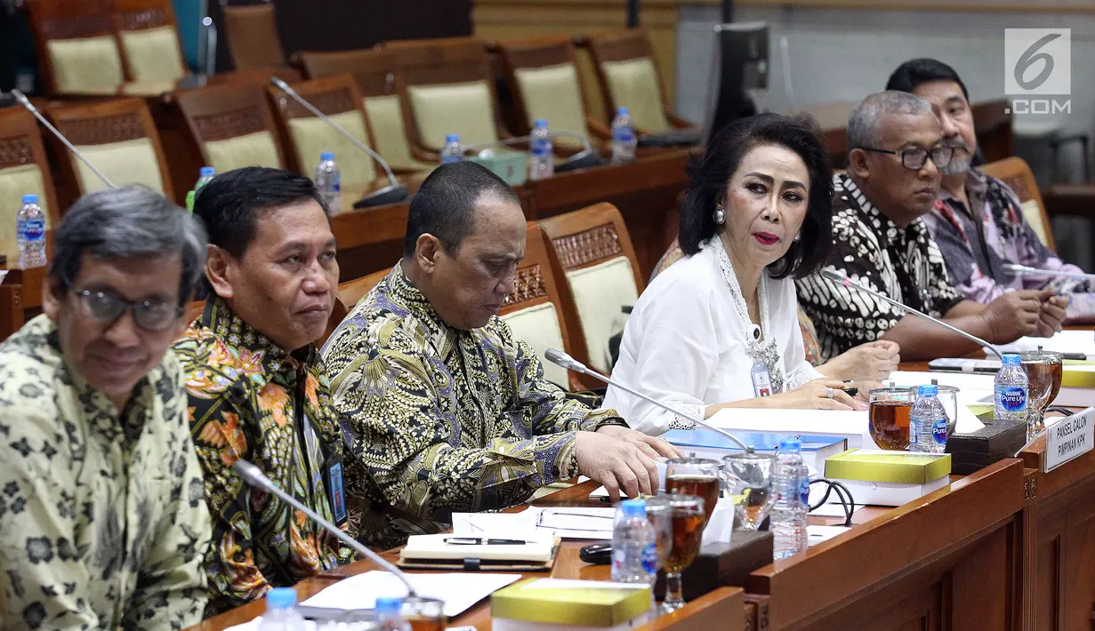 Ketua Pansel Capim KPK Yenti Garnasih didampingi anggota melakukan Rapat Dengar Pendapat Umum (RDPU) dengan Komisi III DPR di Kompleks Parlemen, Jakarta, Senin (9/9/2019). Rapat terkait dengan dimulainya uji kelayakan dan kepatutan atau fit and proper test capim KPK. (Liputan6.com/Johan Tallo)