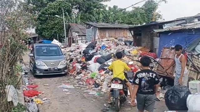 Sampah Menggunung hingga 4 Meter di TPS Rawadas Jaktim, Pemprov DKI Targetkan Bersih dalam 2 Hari