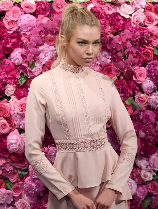 Melansir Ace Showbiz, OK! Magazine merupakan sumber pertama yang menyebut Stewart akan segera menikah dengan Stella. Keduanya juga telah membicarakan konsep pernikahan mereka seperti apa nantinya. (AFP/Bintang.com)