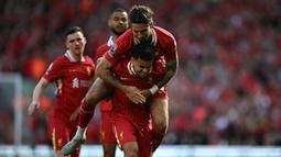 Pemain Liverpool, Dominik Szoboszlai merayakan gol yang dicetak oleh Luis Diaz ke gawang Tottenham Hotspur dalam laga lanjutan Liga Inggris 2024/2025 di Anfield, Liverpool, Inggris, Minggu (27/04/2025) waktu setempat. (AFP/Paul Ellis)