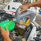 Untuk kegiatan Eni Peduli PMI, Eni Lubricant juga turut menggandeng Nawilis Auto Service Center untuk membantu proses penggantian oli dan filter oli yang diharapkan dapat mendukung pelayanan Palang Merah Indonesia. (ist)