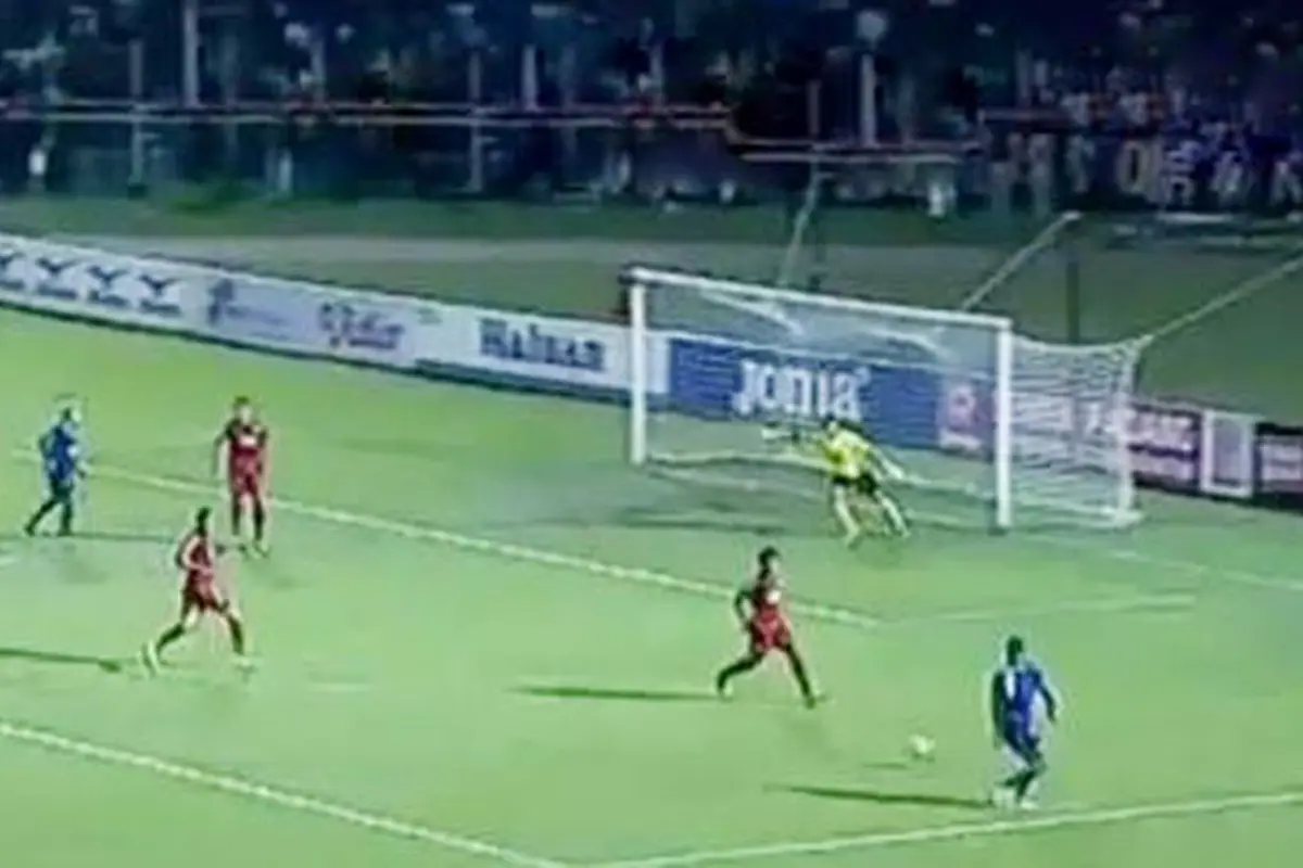 Arema Vs Semen Padang