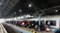 Suasana arus mudik di Stasiun Kereta Api Yogyakarta. (Liputan6.com/Fathi Mahmud)