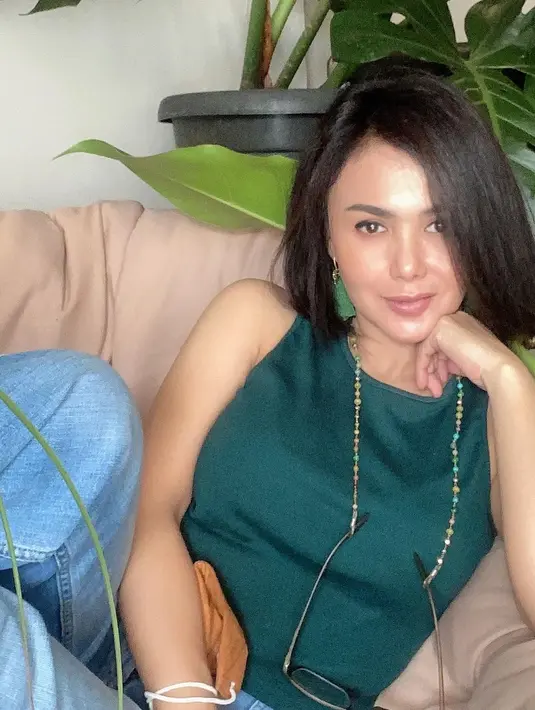 "Aku pernah bilang, 'Pokoknya kalau bunda nggak ada, ada yang harus kalian teruskan'. Alhamdulillah anak-anak itu tidak merepotkan," ujar Yuni Shara di kanal YouTube milik Ussy Sulistiawaty. (Instagram/yunishara36)