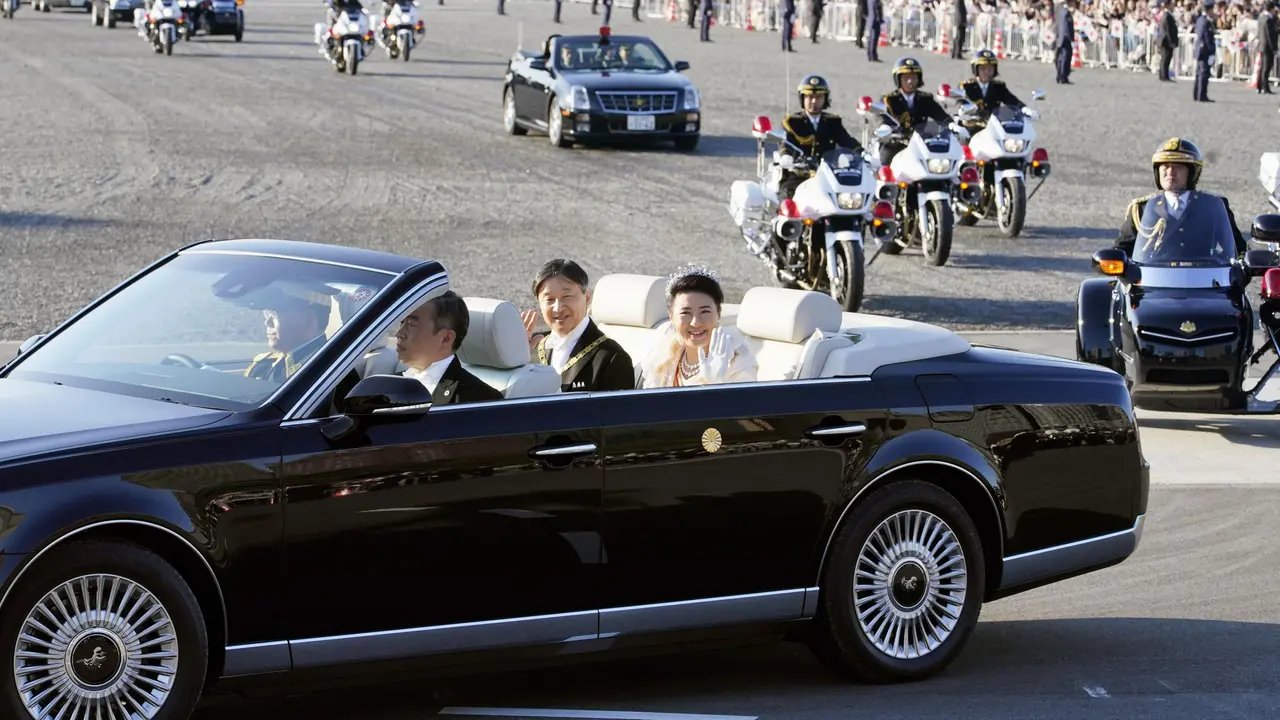 Ribuan Warga Tokyo Saksikan Parade Kaisar Naruhito dan Permaisuri Masako