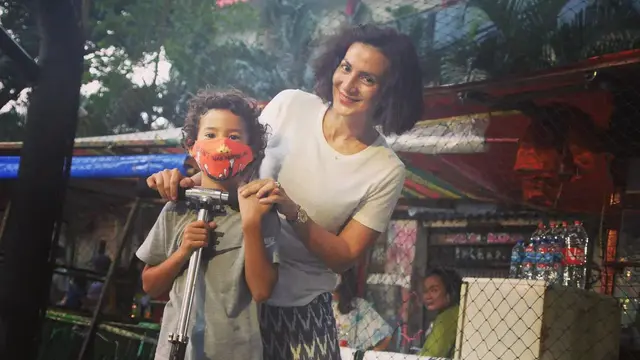 Tak Dipertemukan dengan Anak, Ini 6 Potret Kebersamaan Wanda Hamidah dan Putra Bungsunya