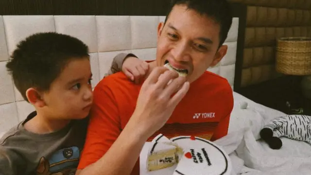 Rezky Aditya dapat kejutan manis dari istri dan anak. (credit:instagram.com/citraciki)