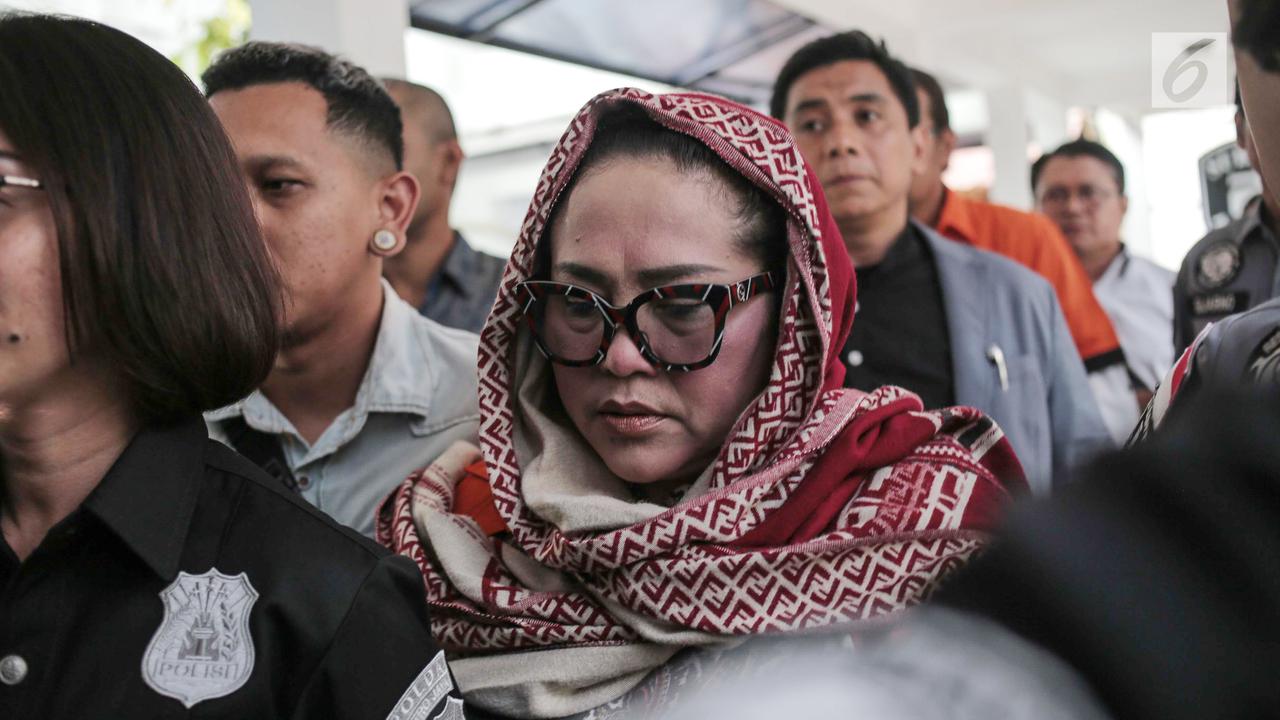 Wajah Lesu Nunung dan Suami Jelang Rilis Kasus Narkoba