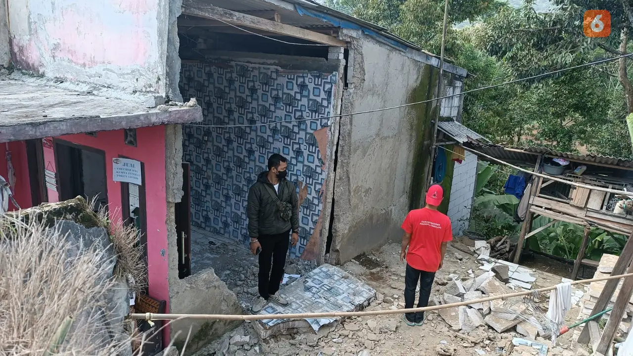 Jelang akhir pekan, Jumat (15/12/2023), gempa bumi kembali menggetarkan Indonesia. Hingga pukul 19.30 WIB, ada dua kali gempa hari ini terjadi di wilayah dan waktu-waktu berbeda.