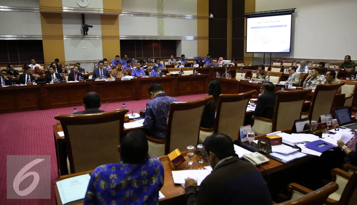 Suasana rapat kerja antara Menkominfo, KPI dan Komisi I DPR di Kompleks Parlemen, Senayan, Jakarta, Senin (3/10). (Liputan6.com/Johan Tallo)