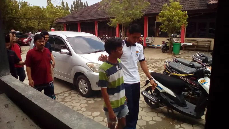 Tak Punya Kunci T, PNS Gotong Motor Curian