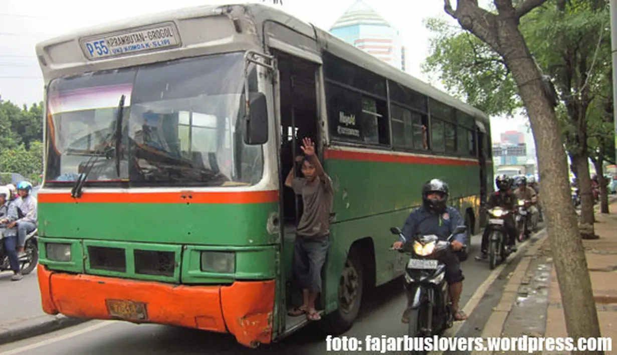 Bus Mayasari Bhakti kini sudah berevolusi menjadi lebih modern. (Source: fajarbuslovers.wordpress.com)