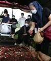 Pemakaman Ayah Nirina Zubir (Budy Santoso/Kapanlagi.com)