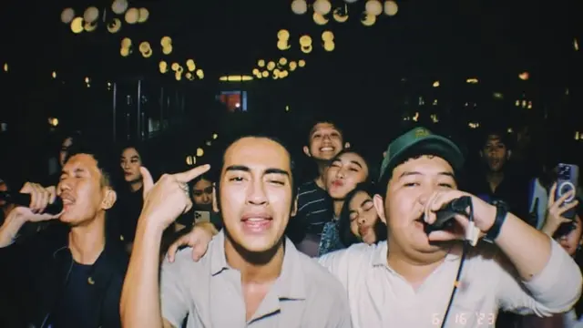 Abidzar Al Ghifari di Tempat Karaoke