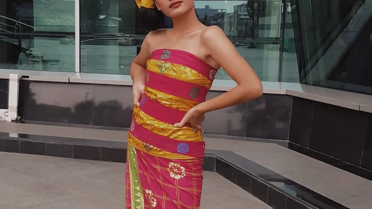 FOTO: Pesona Arawinda Kirana dengan Makeup Tebal, Bikin Pangling