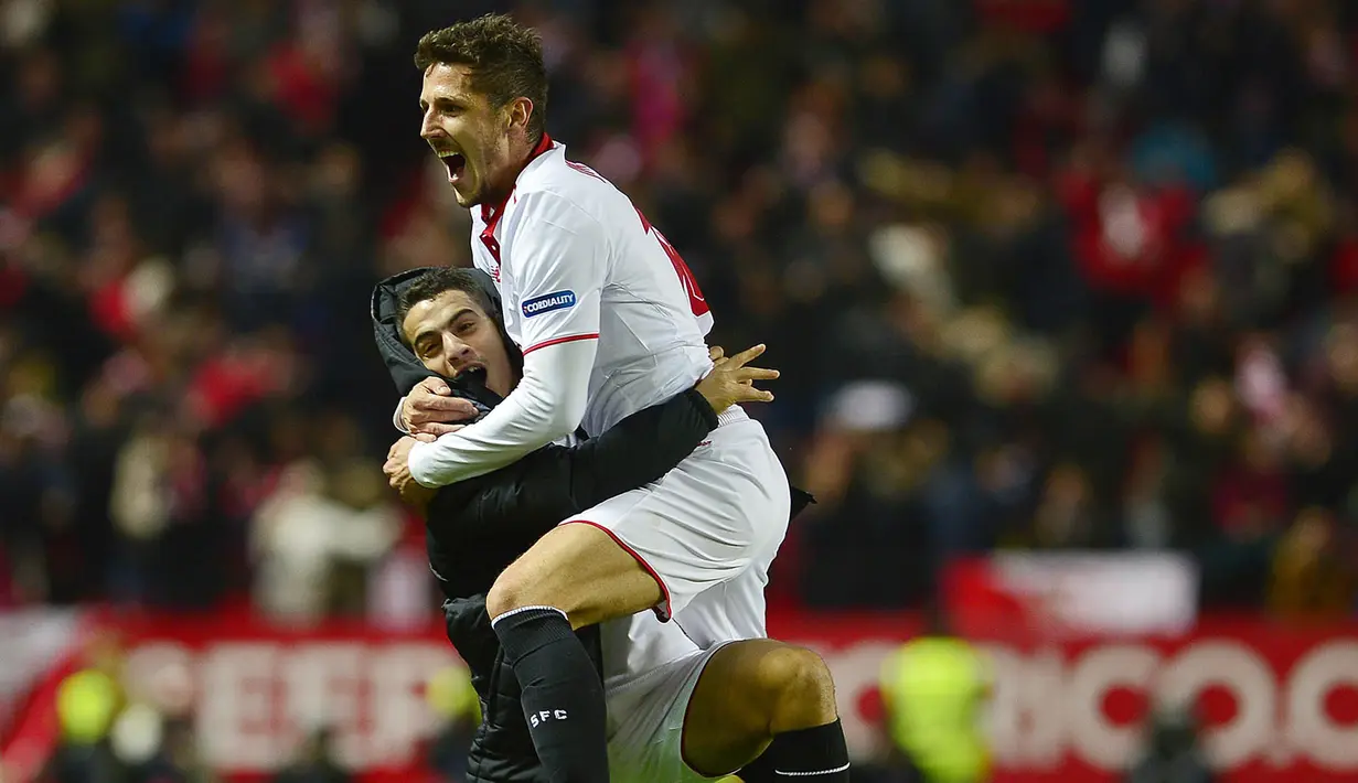 Mantan gelandang Inter Milan, Stevan Jovetic, mencetak gol debut untuk Sevilla saat melawan Real Madrid pada laga La Liga di Stadion Ramon Sanchez Pizjuan, Spanyol, Minggu (15/1/2017). Sevilla menang 2-1 atas Madrid. (AFP/Cristina Quicler)