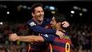 Luis Suarez (kanan) merayakan gol ke gawang Clta Vigo bersama rekannya Lionel Messi pada lanjutan La Liga Spanyol di Stadion Camp Nou, Barcelona, Senin (15/2/2016) dini hari WIB. (AFP/Lluis Gene)