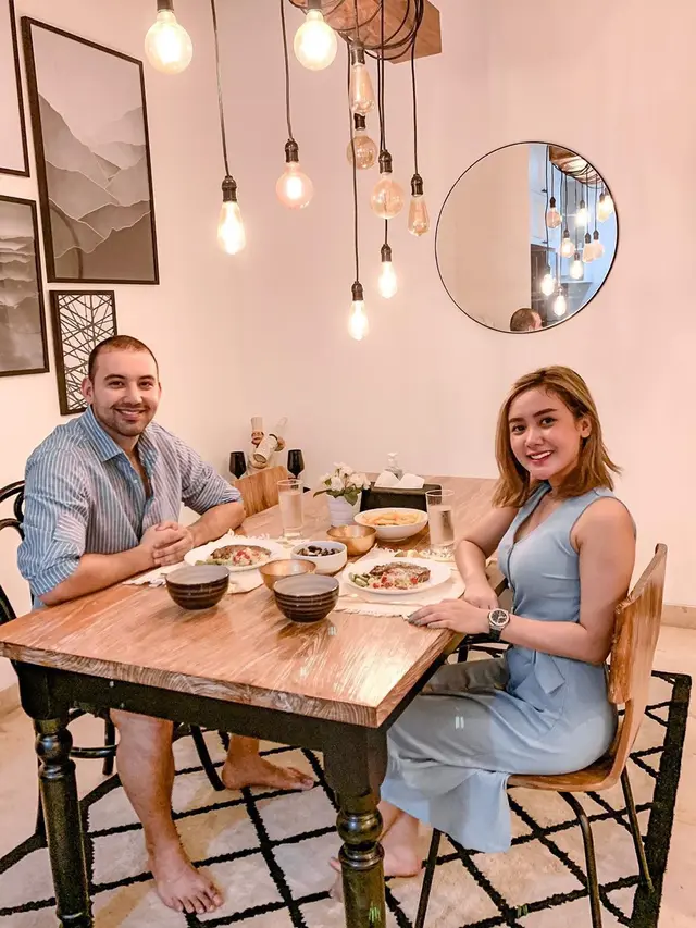 Masak Buat Kekasih, Ini 6 Momen Perayaan Anniversary Cita Citata dan Roy Geurts
