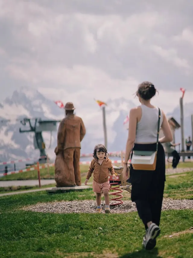 Sabai Morcheck liburan di Swiss (Instagram/sabaidieter)