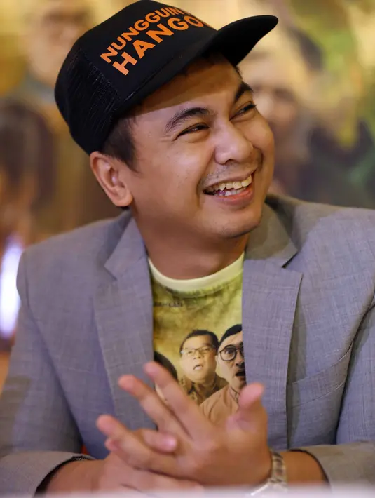 Film berjudul Hangout yang akan tayang akhir Desember ini dibintangi oleh Raditya Dika, Titi Kamal, Gading Marten, Surya Saputra, Dinda Kanya Dewi, Prilly Latuconsina, Soleh Solihun, Mathias Muchus dan Bayu Skak. (Nurwahyunan/Bintang.com)