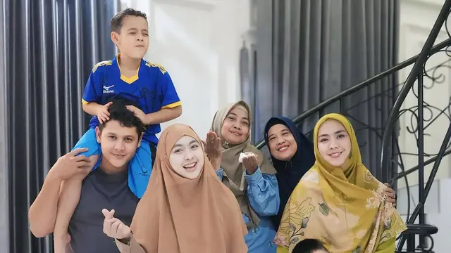 Potret Oki Setiana Dewi Kembali Kumpul Keluarga (credit: instagram/okisetianadewi)
