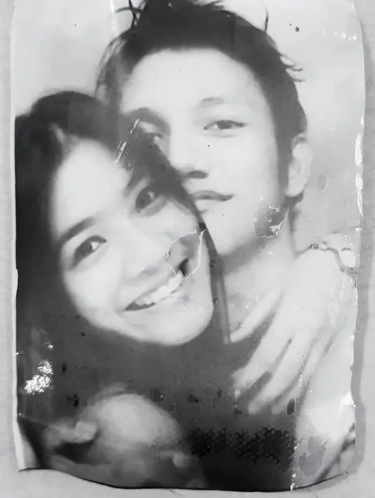 Dan baru-baru ini, Christian Sugiono mengunggah foto kebersamaannya dengan Titi. Uniknya, foto itu diambil pada 19 tahun lalu. (Foto: instagram.com/titi_kamall)