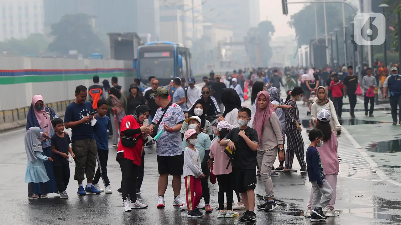 Sempat Diguyur Hujan, CFD di HI Tetap Ramai