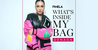 Berkunjung ke Fimela.com, Denada terlihat membawa tas yang lumayan padat.Kira-kira ada apa aja ya di dalamnya? Intip yuk, Sahabat Fimela!