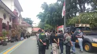 Apel pengamanan sidang perdana tragedi Kanjuruhan di Polrestabes Surabaya. (Dian Kurniawan/Liputan6.com)