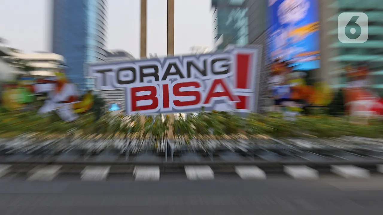 Maskot PON XX Papua Mejeng di Bundaran HI Jakarta